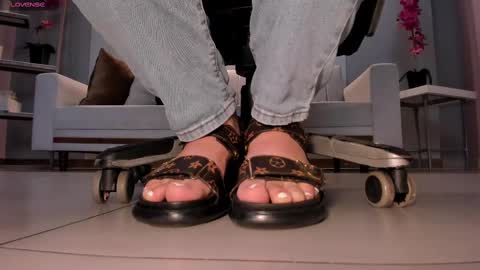 Snapshot of martinnabonnet chatting on February 28, 10:41 am Martinna Bonnet online show from February 28, 10:41 am