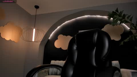 Snapshot of martinnabonnet chatting on March 12, 10:26 am Martinna Bonnet online show from March 12, 10:26 am