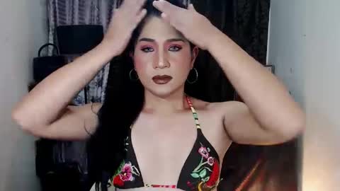 marveloushugecumontop online show from May 28, 7:11 pm