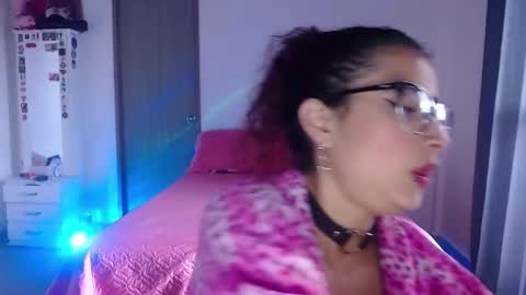 Snapshot of mary_jane1_ chatting on October 6, 2:03 pm mary online show from October 6, 2:03 pm