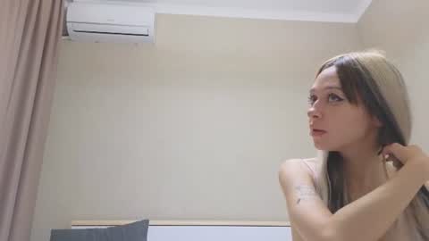 Snapshot of mary_u chatting on July 26, 6:32 am Ur Mary online show from July 26, 6:32 am