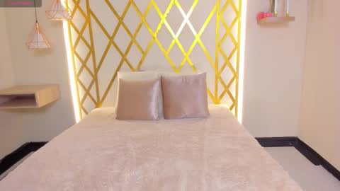 Snapshot of maryevans_ chatting on February 3, 1:16 pm online show from February 3, 1:16 pm