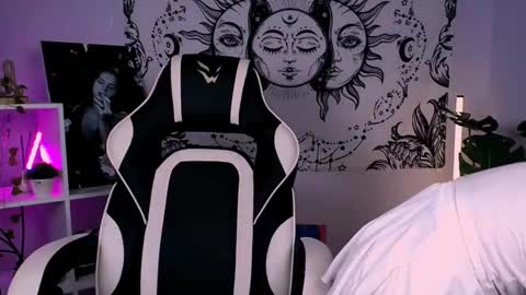 Snapshot of marylanee chatting on September 26, 3:43 am Mary online show from September 26, 3:43 am