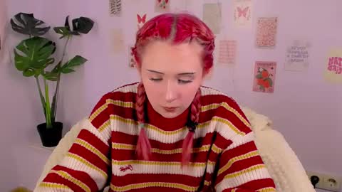 Snapshot of marylanee chatting on October 23, 10:03 am Mary online show from October 23, 10:03 am