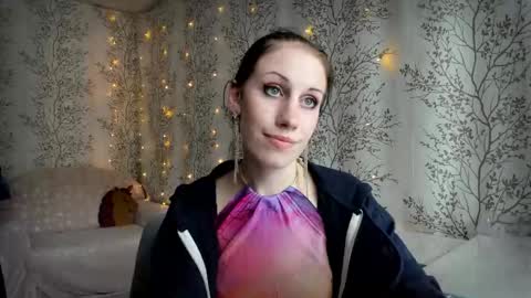 Snapshot of marylou_ chatting on September 22, 9:22 am Mary Lou online show from September 22, 9:22 am