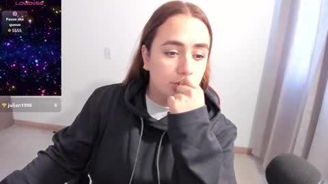 Dulce Maria online show from February 6, 7:50 pm