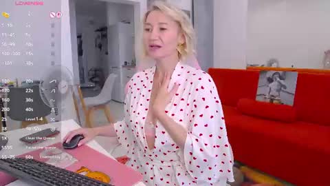 Snapshot of marysantamonika chatting on July 6, 3:03 pm Mary online show from July 6, 3:03 pm