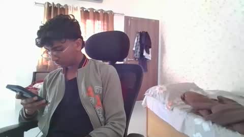 Mask Boy online show from December 3, 3:25 am