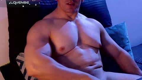 Snapshot of masked_bodybuilder chatting on December 14, 5:58 pm masked_bodybuilder online show from December 14, 5:58 pm