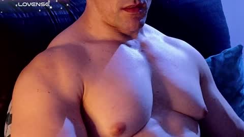 Snapshot of masked_bodybuilder chatting on December 15, 2:52 am masked_bodybuilder online show from December 15, 2:52 am