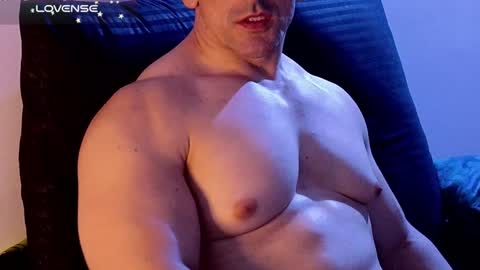 Snapshot of masked_bodybuilder chatting on December 20, 2:19 am masked_bodybuilder online show from December 20, 2:19 am