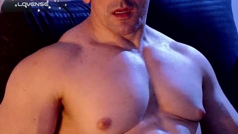 Snapshot of masked_bodybuilder chatting on December 22, 1:45 am masked_bodybuilder online show from December 22, 1:45 am