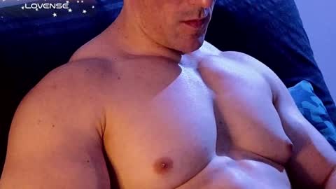 Snapshot of masked_bodybuilder chatting on December 24, 3:26 pm masked_bodybuilder online show from December 24, 3:26 pm