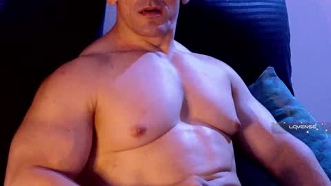 Snapshot of masked_bodybuilder chatting on January 18, 8:09 pm masked_bodybuilder online show from January 18, 8:09 pm