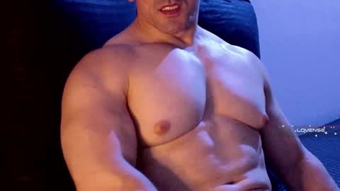 Snapshot of masked_bodybuilder chatting on January 26, 1:52 am masked_bodybuilder online show from January 26, 1:52 am