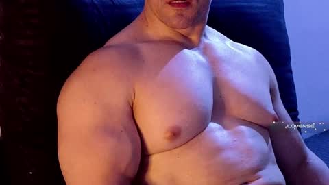 Snapshot of masked_bodybuilder chatting on January 31, 1:01 am masked_bodybuilder online show from January 31, 1:01 am