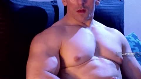 Snapshot of masked_bodybuilder chatting on February 18, 12:15 am masked_bodybuilder online show from February 18, 12:15 am