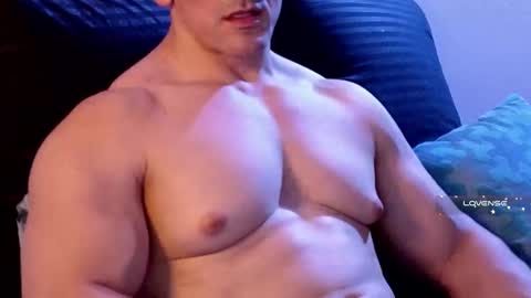 Snapshot of masked_bodybuilder chatting on February 28, 10:17 pm masked_bodybuilder online show from February 28, 10:17 pm