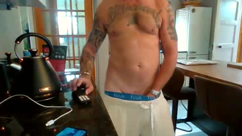 Masked Masturbation Couple online show from September 11, 9:53 am