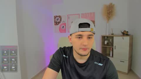 Snapshot of massimo_fiore chatting on February 25, 2:21 am Massimo online show from February 25, 2:21 am