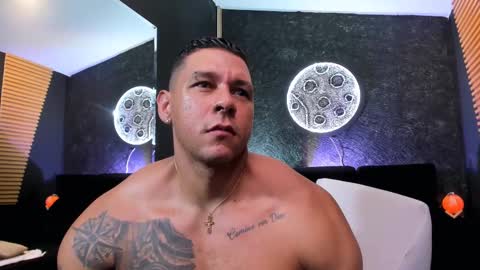 Snapshot of massimowalton2 chatting on December 2, 11:40 pm massimowalton2 online show from December 2, 11:40 pm