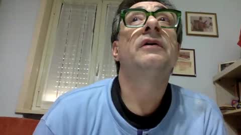 Snapshot of massimoxsempre chatting on December 2, 2:19 pm massimoxsempre online show from December 2, 2:19 pm