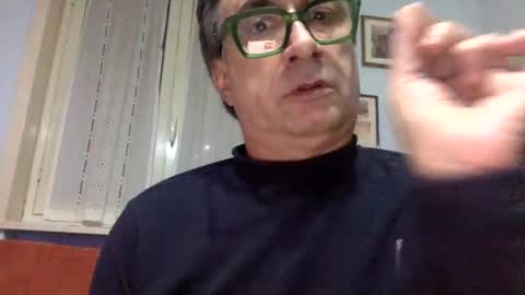 Snapshot of massimoxsempre chatting on December 10, 6:44 am massimoxsempre online show from December 10, 6:44 am