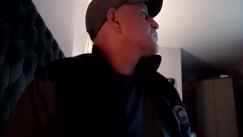 Snapshot of massivecock1980604187 chatting on October 19, 3:01 pm massivecock1980604187 online show from October 19, 3:01 pm