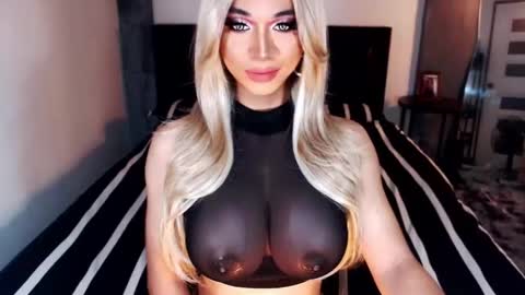 Snapshot of massivecockxmistress chatting on October 14, 2:23 am Aica online show from October 14, 2:23 am