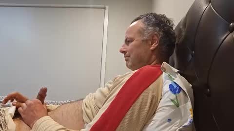 Snapshot of master398 chatting on October 27, 10:52 am Erix online show from October 27, 10:52 am