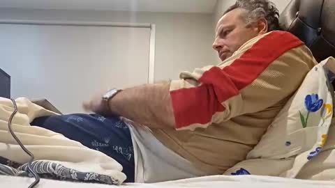 Snapshot of master398 chatting on October 28, 11:25 am Erix online show from October 28, 11:25 am