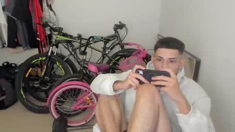 Snapshot of master_boy28 chatting on April 18, 7:58 pm master_boy28 online show from April 18, 7:58 pm