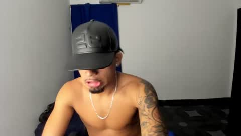 Snapshot of master_boy28 chatting on August 3, 5:28 am master_boy28 online show from August 3, 5:28 am