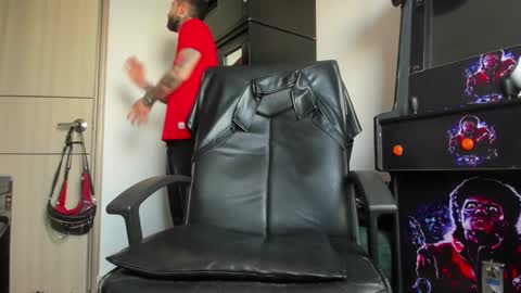 steven  online show from March 3, 7:49 pm