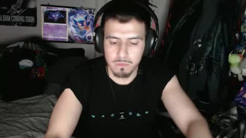 mastergoku945657 online show from March 22, 8:18 am