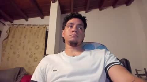 Snapshot of masterjuanc chatting on June 26, 1:43 am Juan Independent Model online show from June 26, 1:43 am