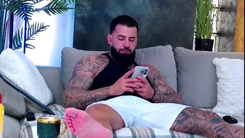 Snapshot of masterkingofmuscle chatting on October 22, 10:26 am masterkingofmuscle online show from October 22, 10:26 am