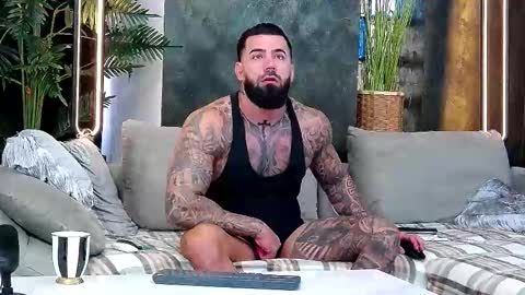 Snapshot of masterkingofmuscle chatting on November 3, 8:04 am masterkingofmuscle online show from November 3, 8:04 am