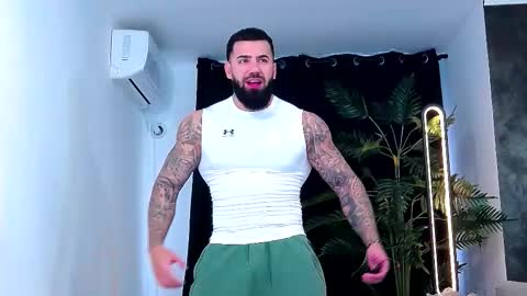 Snapshot of masterkingofmuscle chatting on November 6, 8:04 am masterkingofmuscle online show from November 6, 8:04 am