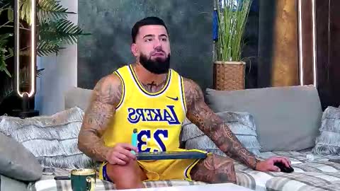 Snapshot of masterkingofmuscle chatting on November 8, 9:20 am masterkingofmuscle online show from November 8, 9:20 am