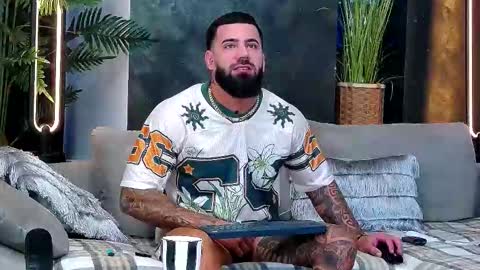 Snapshot of masterkingofmuscle chatting on November 11, 7:30 am masterkingofmuscle online show from November 11, 7:30 am