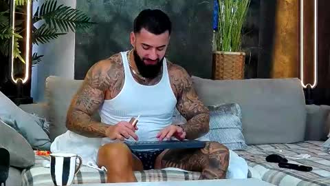 Snapshot of masterkingofmuscle chatting on November 13, 9:08 am masterkingofmuscle online show from November 13, 9:08 am