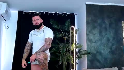 Snapshot of masterkingofmuscle chatting on November 21, 8:13 am masterkingofmuscle online show from November 21, 8:13 am