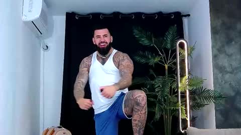 Snapshot of masterkingofmuscle chatting on November 27, 9:50 pm masterkingofmuscle online show from November 27, 9:50 pm