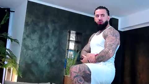 Snapshot of masterkingofmuscle chatting on December 16, 9:58 am masterkingofmuscle online show from December 16, 9:58 am