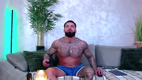 Snapshot of masterkingofmuscle chatting on April 6, 10:00 pm masterkingofmuscle online show from April 6, 10:00 pm