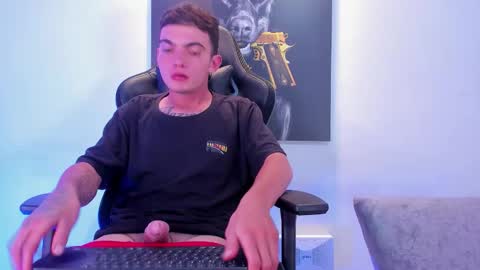 Snapshot of masters_boys chatting on November 28, 4:20 pm KONAN online show from November 28, 4:20 pm