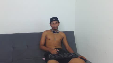 Snapshot of masters_latins chatting on July 28, 8:52 pm masters_latins online show from July 28, 8:52 pm