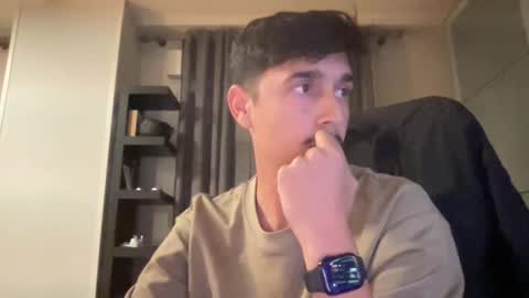 Aaron online show from November 10, 6:18 pm