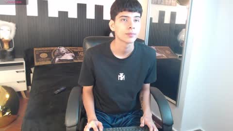 Snapshot of mateo_daza chatting on May 22, 6:35 pm MATEO online show from May 22, 6:35 pm